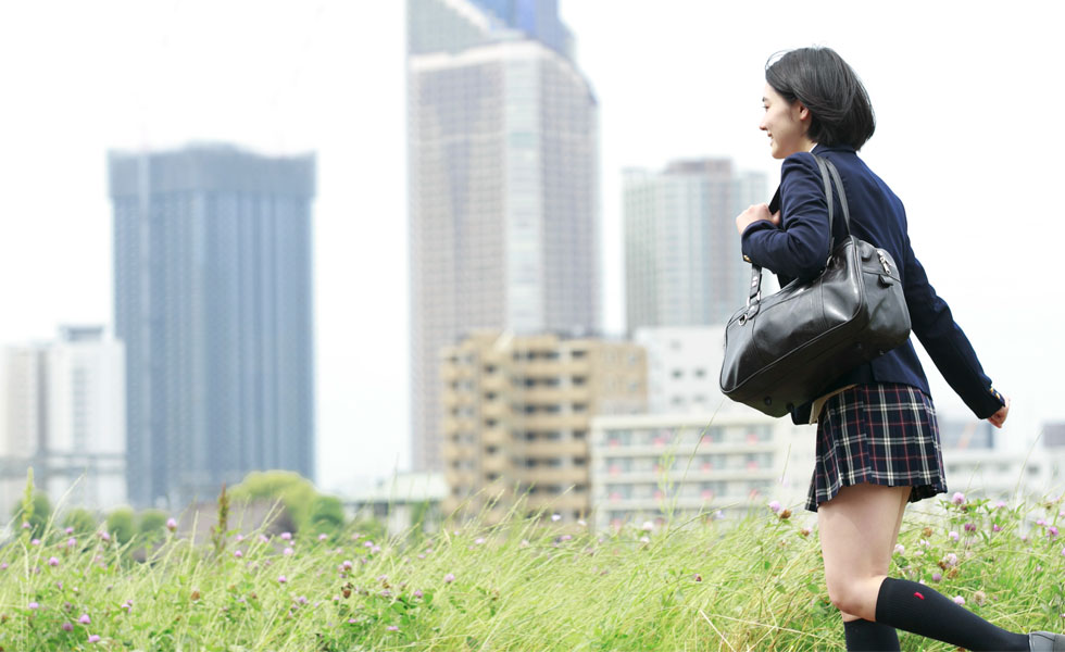 通学する学生